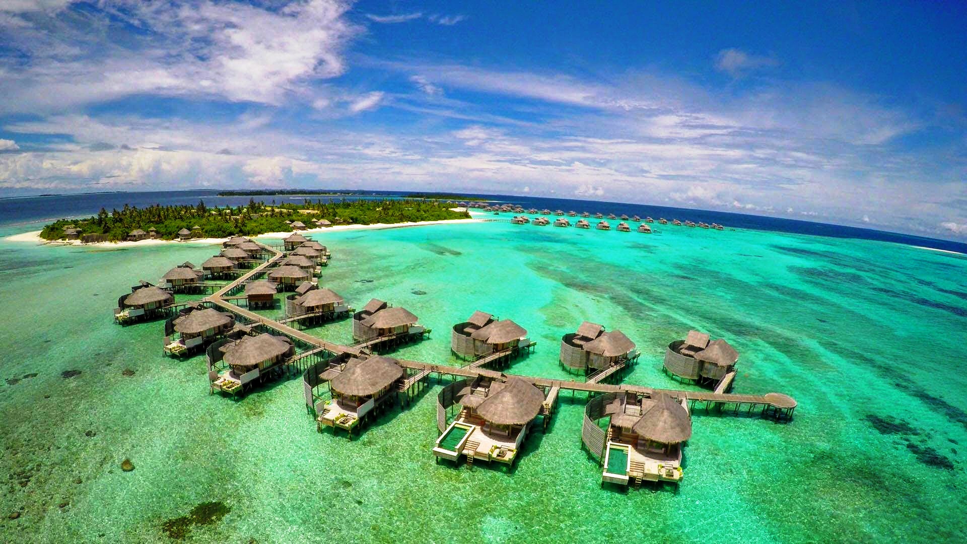 SIX SENSES LAMU RESORT – MALDIVES (100 LUXURY VILLAS)